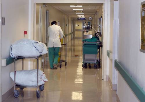 Coronavirus, lo studio choc: "Un infetto può contagiare anche fino a 37 giorni dopo"