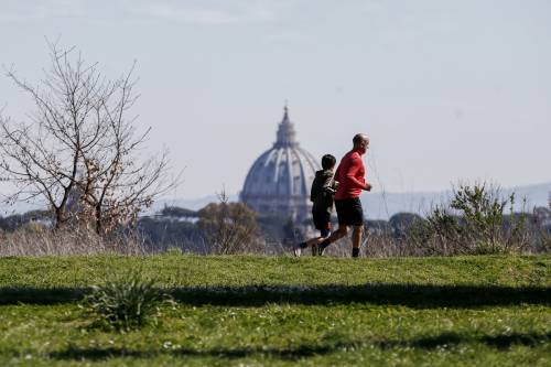 Mascherina obbligatoria per chi fa attività motoria all'aperto