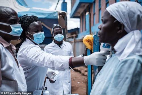 Africa bomba a orologeria: 300 casi al giorno. Impossibile far rispettare il distanziamento