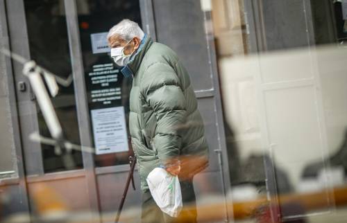 Virus, dal fumo alla genetica: perché cosi tanti morti in Italia