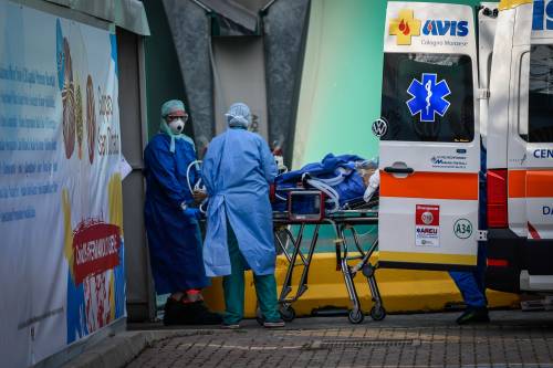 Coronavirus, rallenta la crescita dei contagi. Ma le nuove vittime sono 743