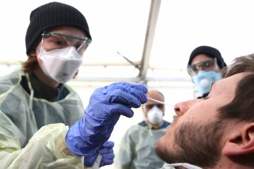 La Germania ferma gli stagionali. Mancano braccianti e infermieri