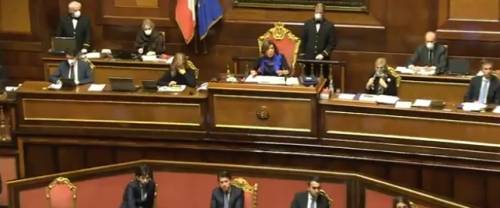 In Senato si alzano i toni. La Casellati: "Basta urla e rimettete le mascherine"