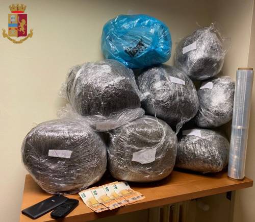 Roma, sgominata banda di pusher stranieri: oltre 13 chili di droga