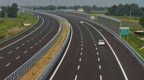 Tra Atlantia e governo è guerra: congelati investimenti su autostrade