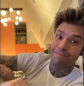 Fedez ha un follower in più: "Jennifer Aniston ha iniziato a seguirmi"