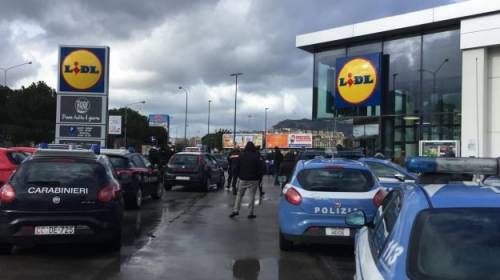 Conoravirus, su Facebook inneggiano alla rivolta: "Assaltiamo i supermercati"