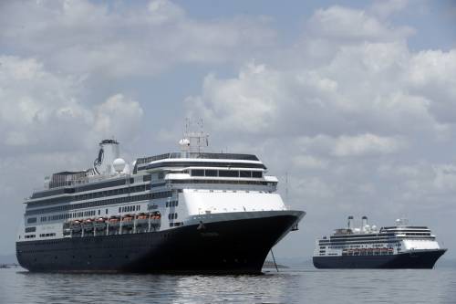 L'odissea delle navi italiane: "Respinte anche dal nostro Paese"