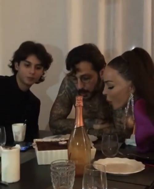 "Fabrizio vende suo figlio come merce di scambio. Un incubo", le dure accuse di Nina Moric a Corona