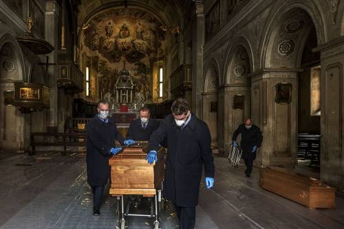 Covid, ora la letalità è al 18%: il mistero della Lombardia