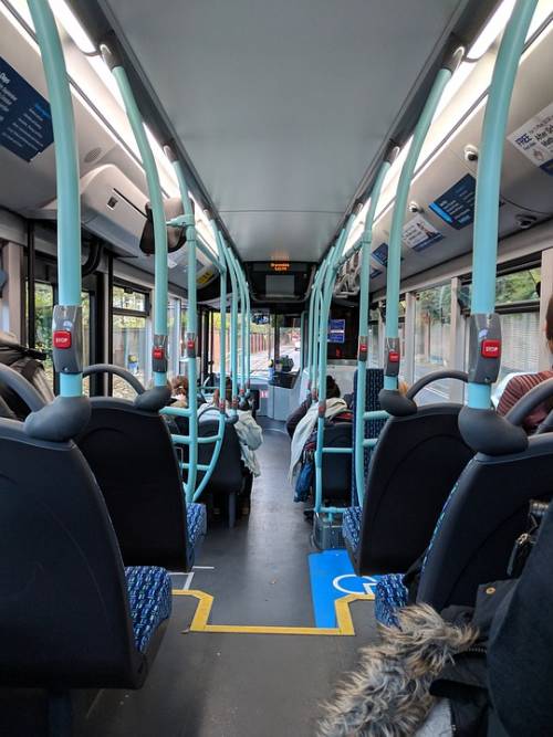 Il trucco: compagni congiunti per poter riempire gli autobus