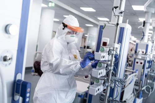 Meno malati: è il 5° giorno. Ma l'Iss: "Serve cautela"