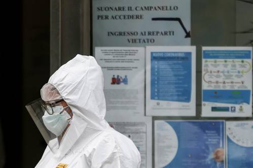 Il piano Rsa sicure: visite dei parenti a turno e test sul personale