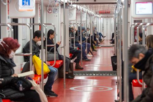 "Attenzione, devi stare qui..." Cosa cambia in metropolitana