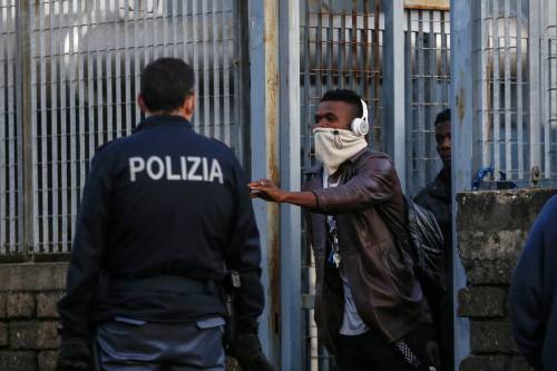 La Sicilia in balia degli sbarchi. Il governo vuole accogliere tutti
