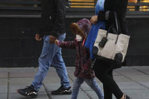 Mascherine, mani, parchi: come proteggere i bimbi