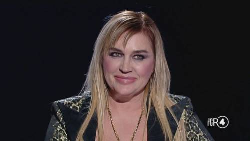 Lory Del Santo: "Lasciateci liberi o impazziremo. Non mi faccio vedere perché ho la ricrescita"