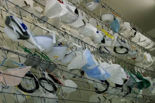 Mascherine, supermercati in rivolta
