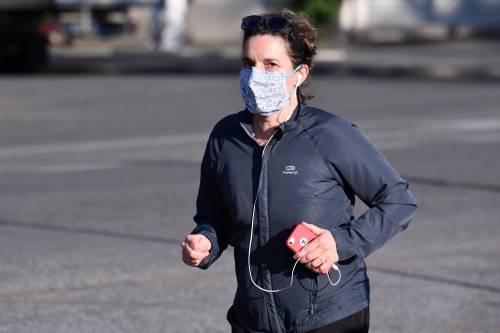Lombardia, dal 4 maggio tutti i negozi che riaprono. Resta obbligo mascherine