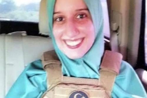 Quella Mezzaluna sul giubbotto e il giallo della divisa islamista