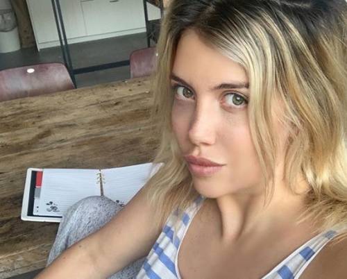 Un fan rivela: "Wanda Nara voleva 1500 euro per una diretta social"