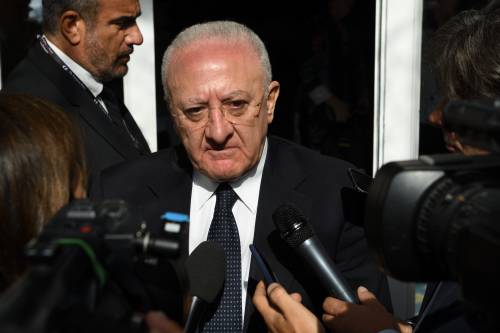 De Luca a capo della fronda "Pressioni sulla decisione". Ma non ci saranno patentini