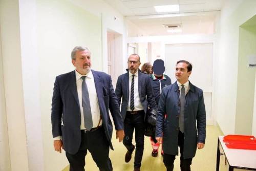 I precari smascherano il "trucco" di Emiliano: "La beffa per i sanitari"