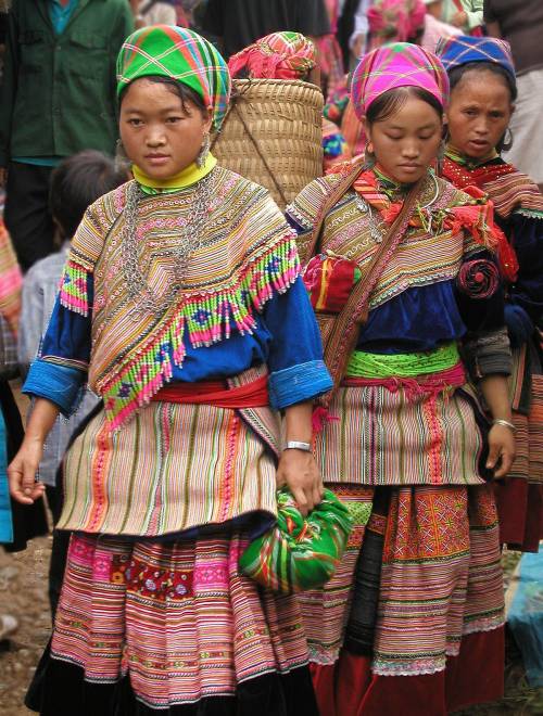 Hmong, il popolo di esuli fuggiti dall'Indocina rossa - ilGiornale.it
