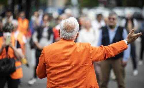 La rabbia di nuovo in piazza: sfilano ancora i gilet arancioni
