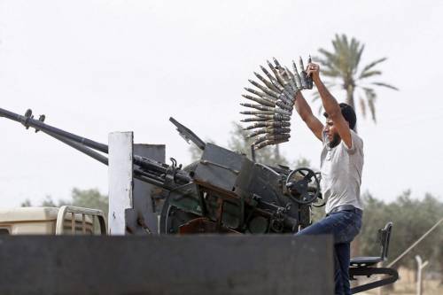 Haftar annuncia ritiro da Tripoli, Al Sarraj: "Annienteremo il nemico"