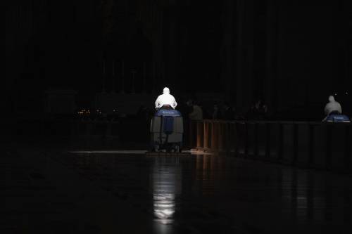 Vaticano, il retroscena sullo scandalo: "Un ricatto davanti al Papa..."