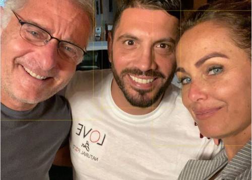 "Ci hai deluso". Fan contro Bonolis sul profilo della moglie