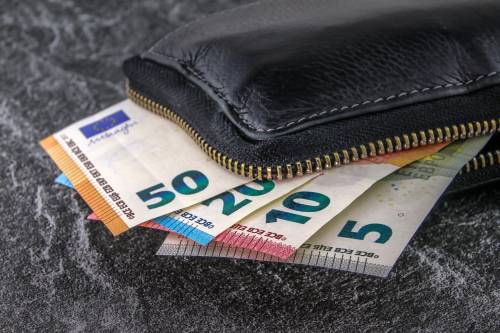 Addio al contante in tre mosse: il piano di Conte per eliminarlo