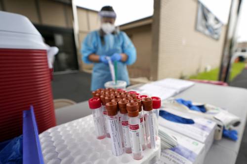 "Laboratori amplificano il virus". Solo così ora trovano i positivi