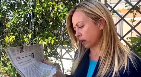 L'odio del Fatto contro Meloni: "Se i partigiani con lo schioppo..."