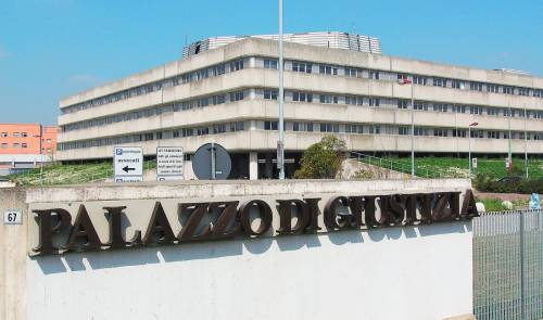 Genitori chiedono al tribunale di cambiare sesso al figlio 13enne