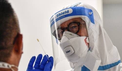 Sapan Desai, il medico che ha "ingannato" anche Lancet sul Covid-19