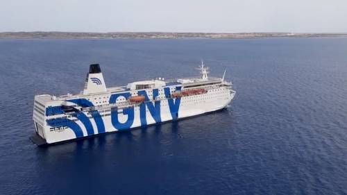 "Non hanno svuotato hotspot". E a Lampedusa resta il caos