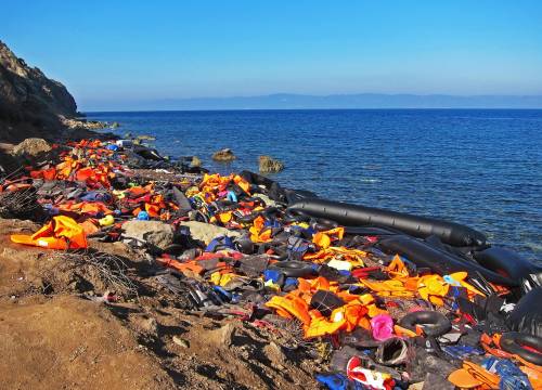 La "mafia dei gommoni" si stabilisce a Bruxelles per il traffico di migranti attraverso la Manica