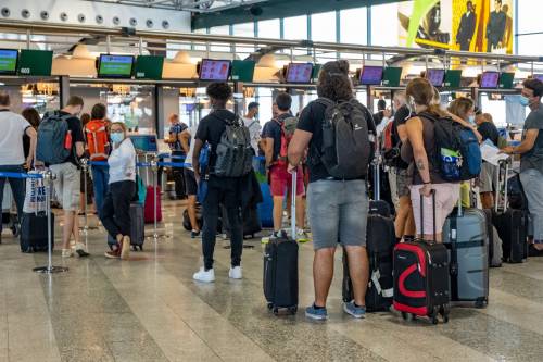 Test: Fiumicino vola, caos Malpensa
