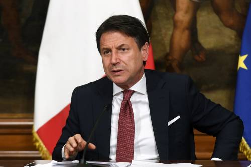 Le urne fanno tremare Conte, lui spinge per l'inciucio