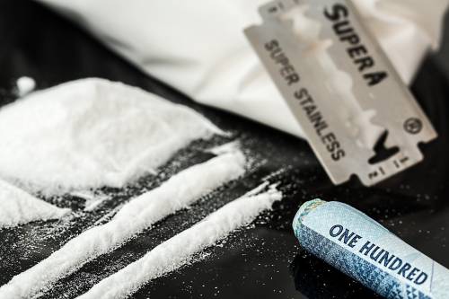 Sesso e cocaina a Villa Inferno. Ragazze minorenni ai festini