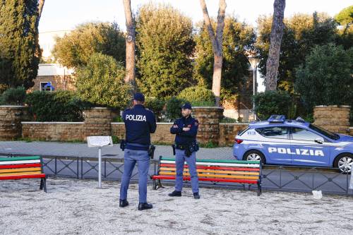 "Agguato in bagno, poi mi è saltato addosso". Preso il violentatore seriale del McDonald's