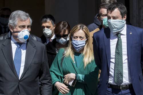 Centrodestra all'attacco: governo in confusione e qui si muore di povertà