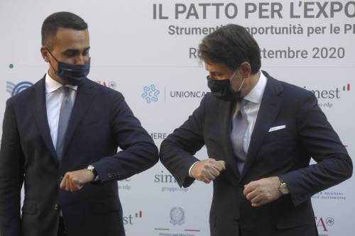 Adesso l'Oms fa retromarcia: "Niente gomito, salutatevi così"