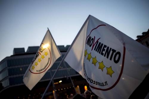 "Siete venduti, sparite". Nel M5S scoppia il caos