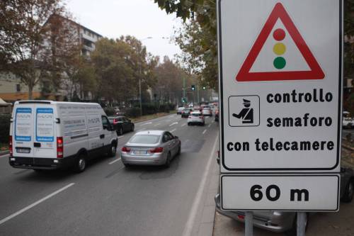 Giallo Da 3 Secondi Cellulare Le Nuove Multe Da Capogiro Ilgiornale It