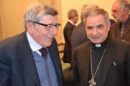Quei messaggi di Becciu al cardinale Perlasca: "Accrediti alla Marogna"