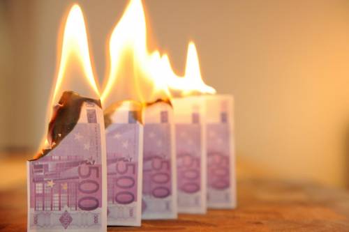 Ora arriva l'addio ai contanti: 3.000 euro sul conto corrente