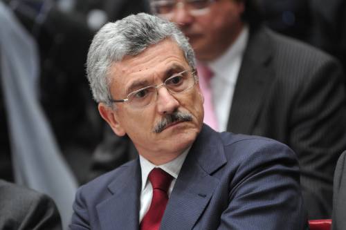 Qualcuno era comunista. Però continua a fingere di aver perso la memoria